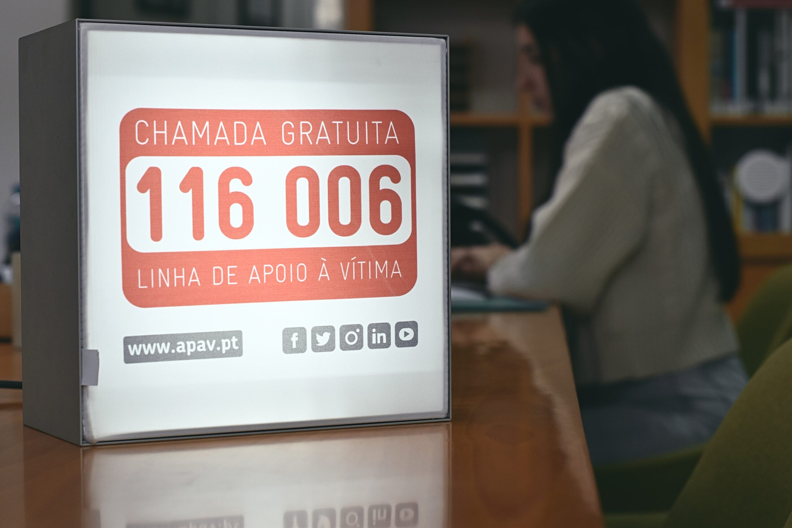 Linha de Apoio à Vítima 116 006